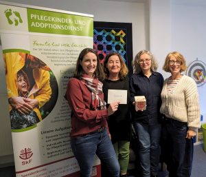 Von Herzen danke: Adoptiv- und Pflegeeltern sammeln 500 Euro für Kinder, die ein Zuhause brauchen